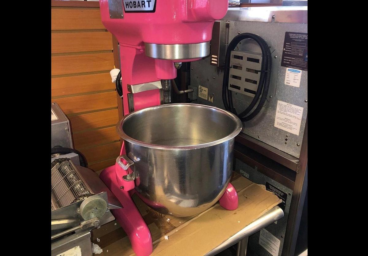 Used HOBART A 200 20 QT Mixer Includes Guard, Bowl & Pattle Hook & Whip 115VHOBART A 200 20 QT Mixer Includes Guard, Bowl & Pattle Hook & Whip 115V
