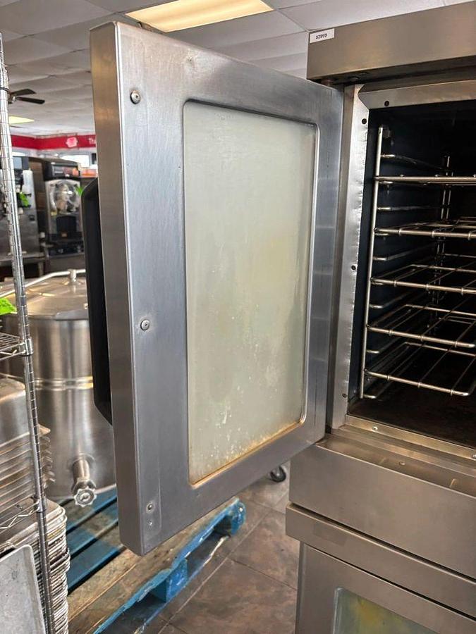 Used Vulcan Double Full Size Natural Gas Convection Oven - 100,000 BTUVulcan Double Full Size Natural Gas Convection Oven - 100,000 BTU