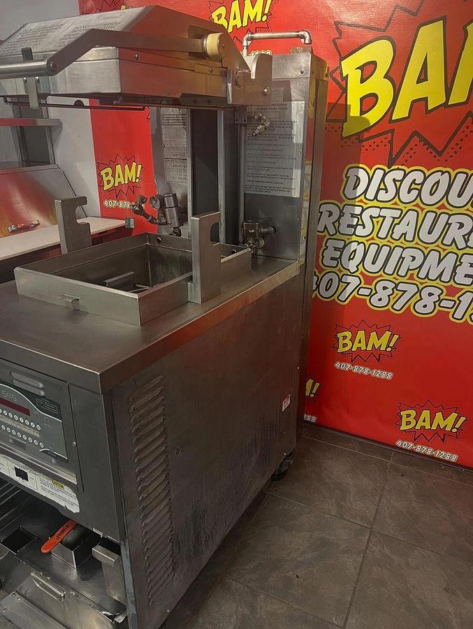 Used Henny Penny PFG690.09 26” 8-Head Natural Gas Pressure FryerHenny Penny PFG690.09 26” 8-Head Natural Gas Pressure Fryer