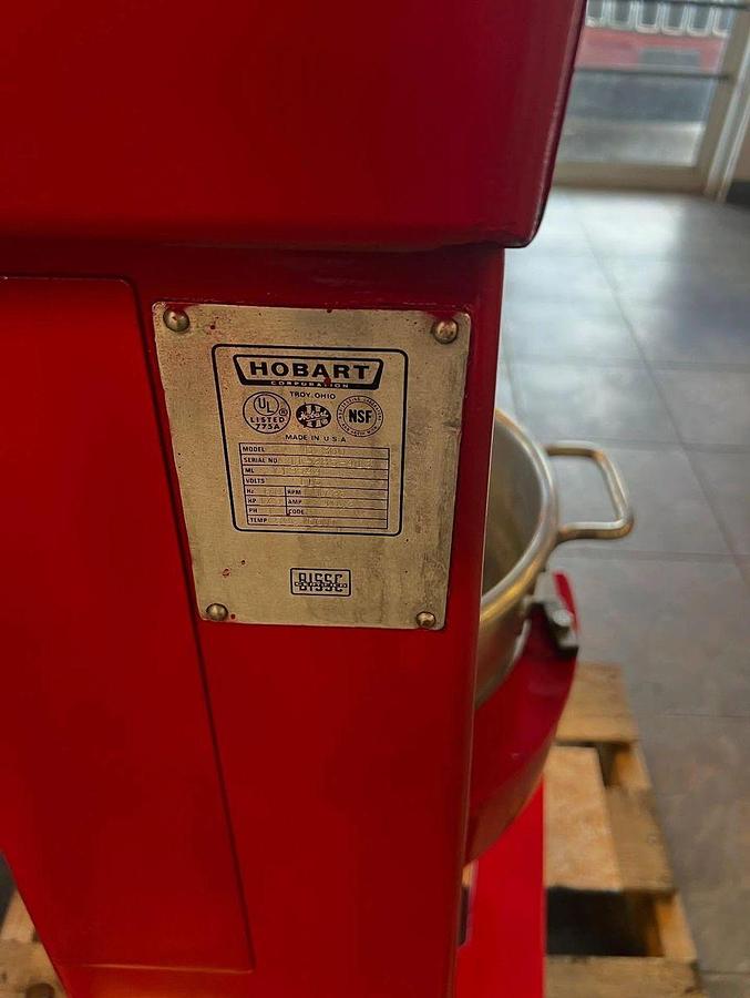 Used Hobart D-300 30 Qt Bakery Dough Mixer w/ Bowl, Hook Volts 115 Phase 1 HP 1/2Hobart D-300 30 Qt Bakery Dough Mixer w/ Bowl, Hook Volts 115 Phase 1 HP 1/2