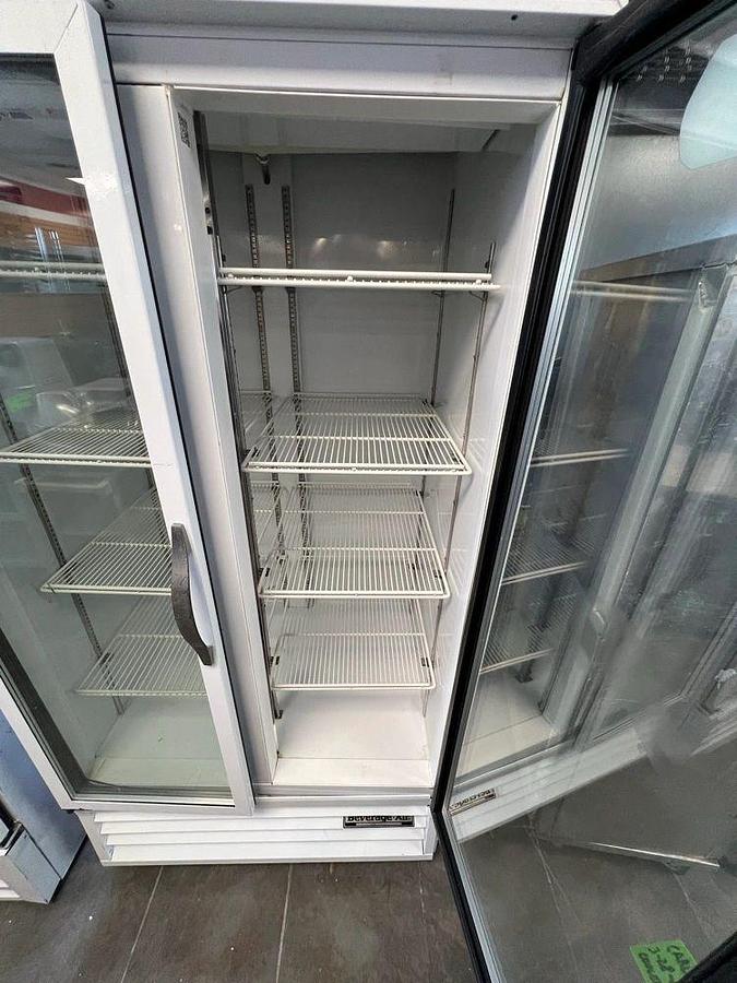 Used Beverage-Air MT-35 White Two Section Glass Door Merchandiser RefrigeratorBeverage-Air MT-35 White Two Section Glass Door Merchandiser Refrigerator