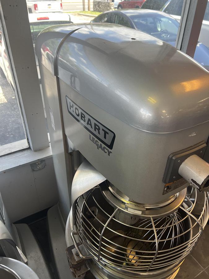 Used Hobart 60 Qt Commercial Planetary Mixer w/ Bowl, Whip & Hub Attachment