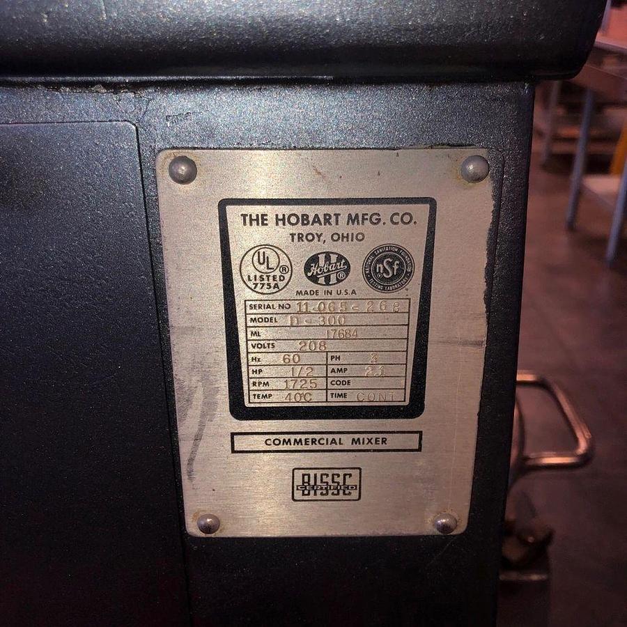 Used Hobart D-300 30 Qt Bakery Dough Mixer w/ Bowl, Hook Volts 115 Phase 1Hobart D-300 30 Qt Bakery Dough Mixer w/ Bowl, Hook Volts 115 Phase 1