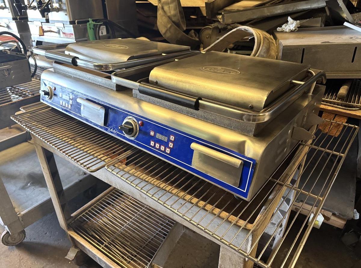Used Globe GP14 Commercial Flat Top Panini Press Sandwich Grill – 208V 3 Phase