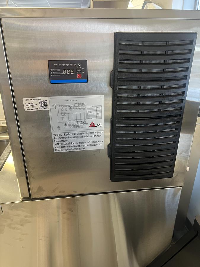 North Pole 350# Ice Machine with 275# Bin