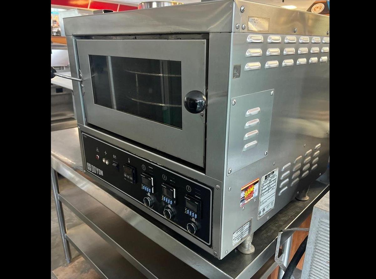 Used Doyon Model FPR3 - 3 Rotating Deck Pizza Oven - 208V 1 PhaseDoyon Model FPR3 - 3 Rotating Deck Pizza Oven - 208V 1 Phase