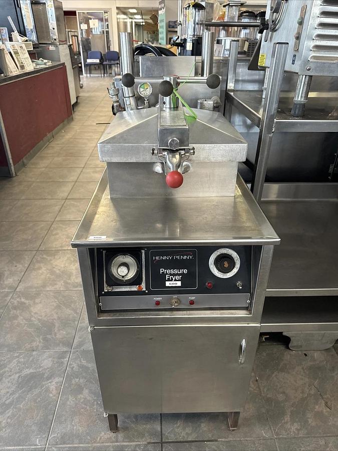 Used Henny Penny 600 Natural Gas Pressure Fryer- W/ Basket & Handle- Oil Filtration