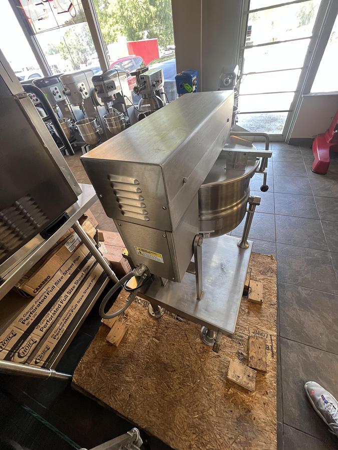 Refurbished Cleveland 40 Gallon Electric Tilting Steam Jacketed Kettle Commercial Floor Model