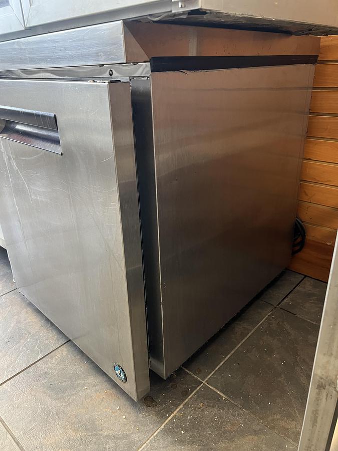 Refurbished For sale is a Hobart HL200 20-quart commercial planetary mixer featuring a custom turquoise finish. The HL200 is a heavy-duty commercial mixer designed for bakeries, restaurants, pizzerias, cafés, catering operations, and other food-service applications. This mixer operates on 120V, single-phase power, making it convenient for facilities with standard electrical service. It features Hobart’s variable-speed planetary mixing system and a built-in timer for consistent production. Features & Details: * Brand: Hobart * Model: HL200 * Capacity: 20 Quart * Electrical: 120V / 1 Phase * Multiple mixing speeds * Built-in timer * Manual bowl lift * Stainless steel mixing bowl * Whip attachment included * Stainless steel bowl guard * Heavy-duty commercial construction * Custom turquoise finish * Ideal for dough, batter, icing, whipped products, sauces, fillings and more