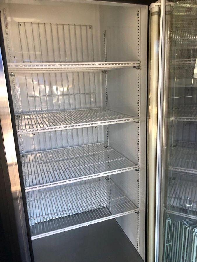 Used True GDM-26 One Section Glass Door MerchandiserTrue GDM-26 One Section Glass Door Merchandiser