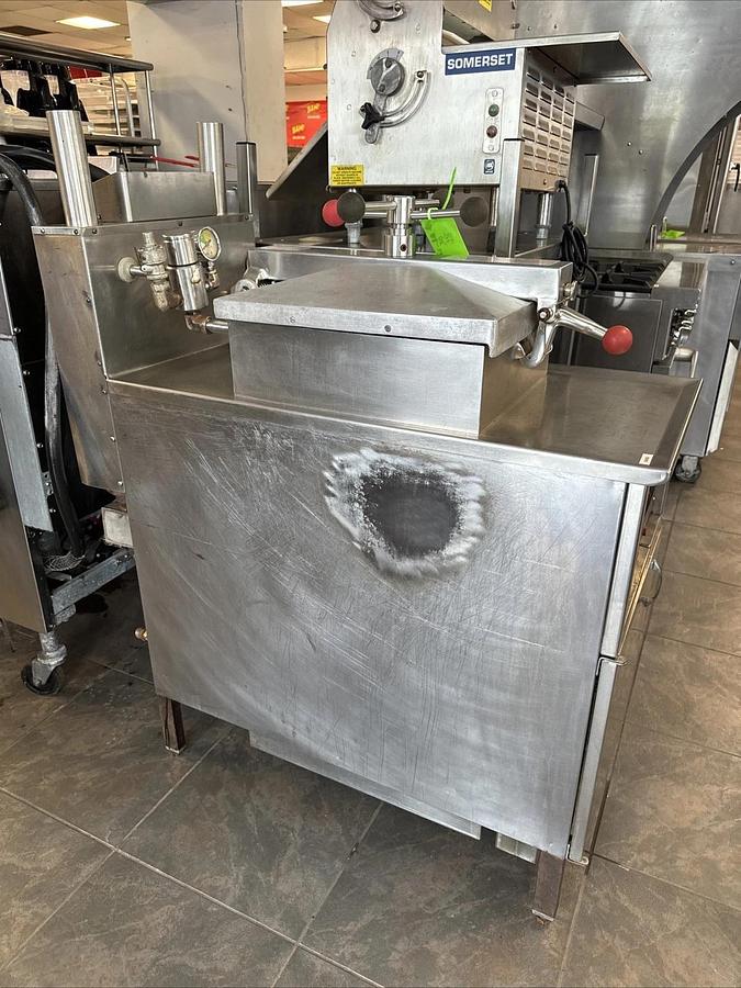 Used Henny Penny 600 Natural Gas Pressure Fryer- W/ Basket & Handle- Oil Filtration