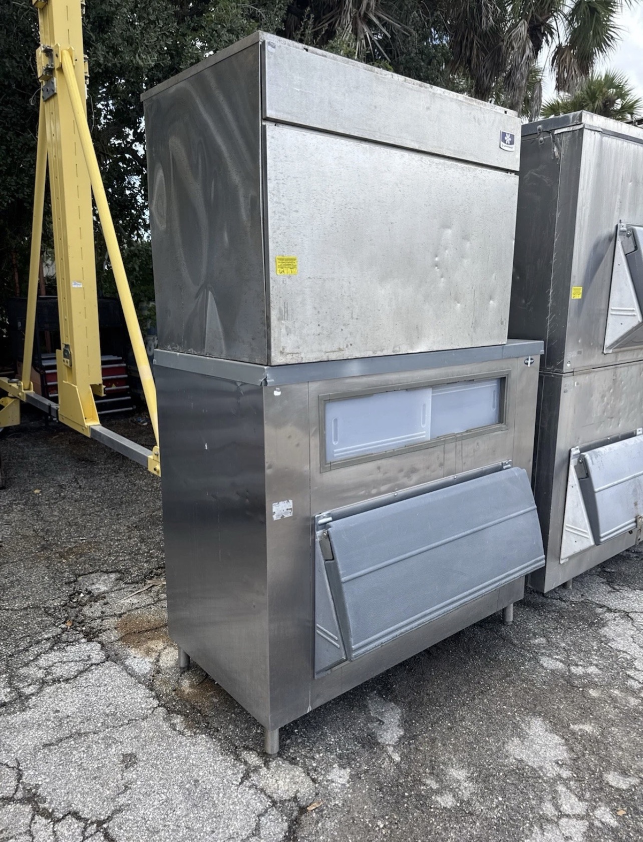 Used MANITOWOC 3000 LB COMMERCIAL WATER-COOLED ICE MACHINE WITH LARGE STORAGE BIN – 2021