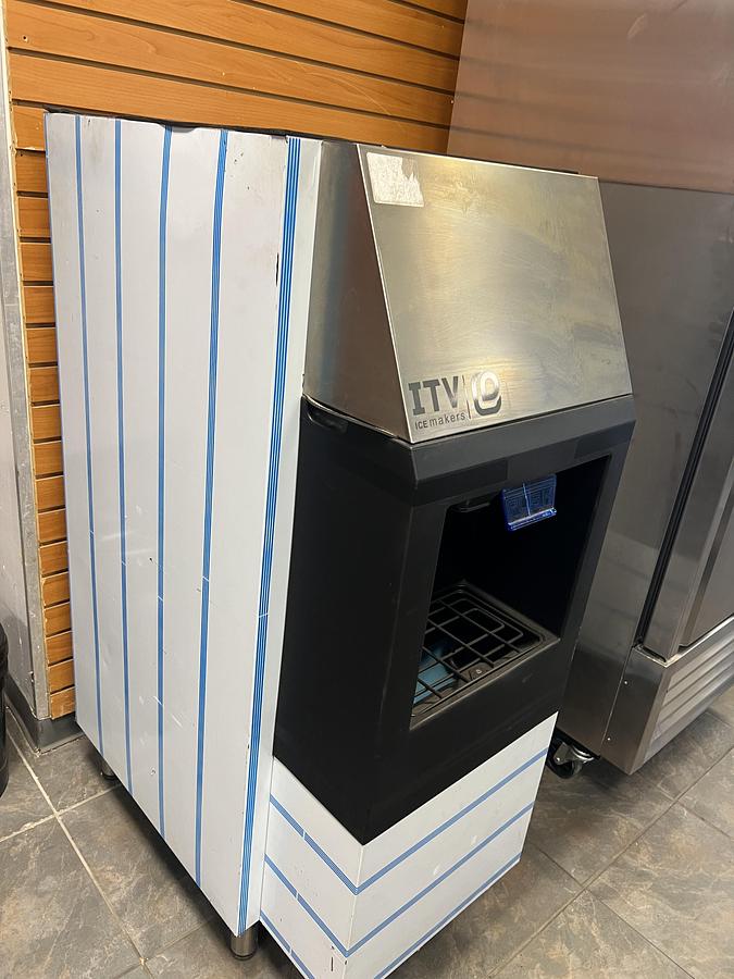 Used ITV Commercial Ice Dispenser Ice Maker Bin Combo Restaurant Beverage Station