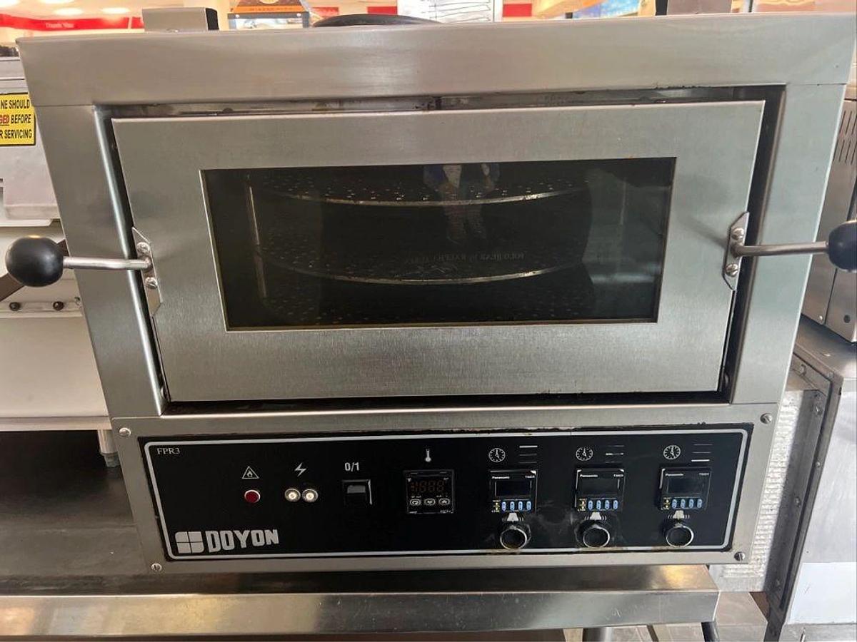 Used Doyon Model FPR3 - 3 Rotating Deck Pizza Oven - 208V 1 PhaseDoyon Model FPR3 - 3 Rotating Deck Pizza Oven - 208V 1 Phase
