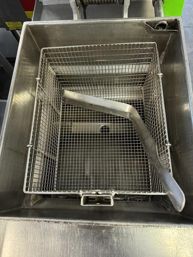 Used Henny Penny Pressure Fryer 600 Natural Gas