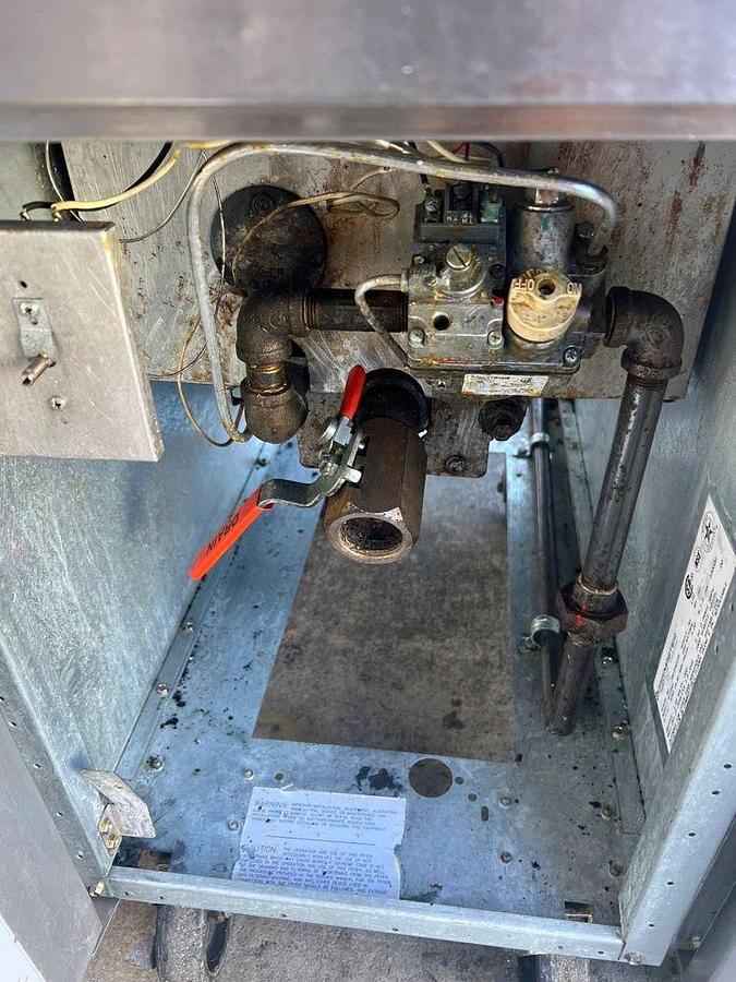 Used Used: Frymaster GF14 Gas Fryer – (1) 40 lb Vat, Floor ModelUsed: Frymaster GF14 Gas Fryer – (1) 40 lb Vat, Floor Model