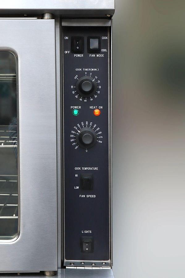 Elite ECE-200-Single Deck Standard Depth Full Size Electric Convection Oven - 208V- 60Hz 1 Phase, 9 kW