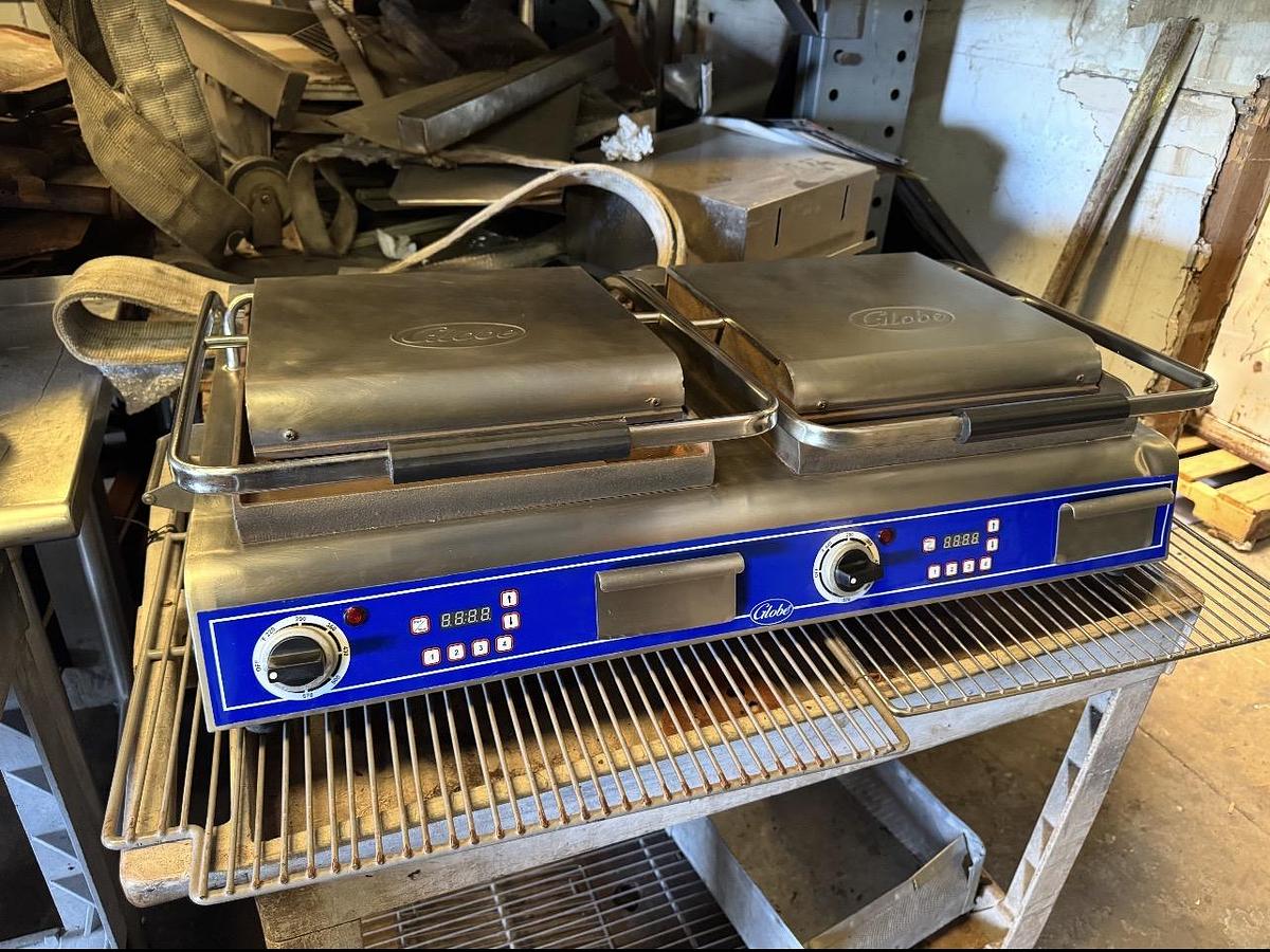 Used Globe GP14 Commercial Flat Top Panini Press Sandwich Grill – 208V 3 Phase