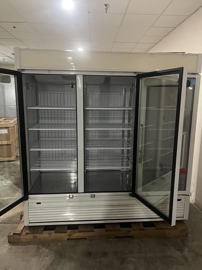 Refurbished Turbo Air 3 Door Glass Merchandiser Freezer Commercial Reach-In Display Freezer