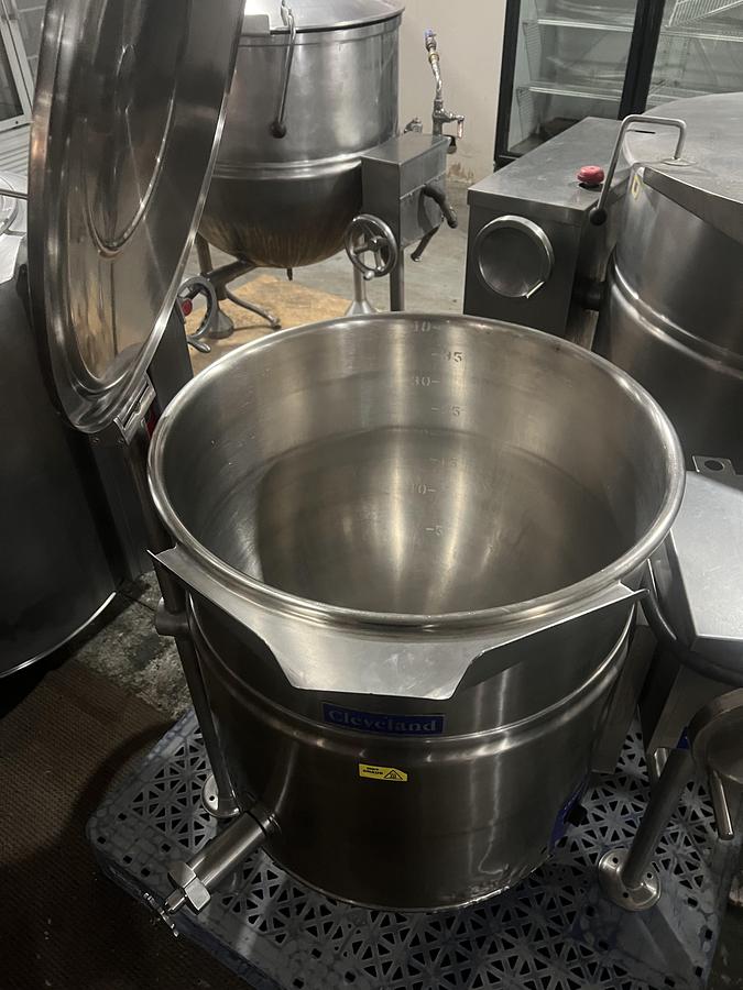 Refurbished Cleveland KEL-40-T 40 Gallon Electric Tilting Steam Jacketed Kettle Commercial