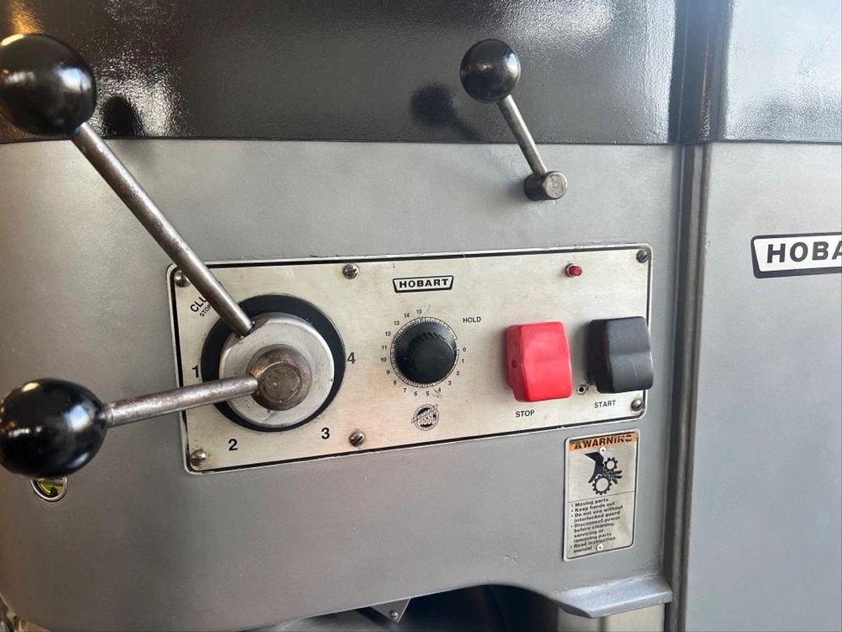 Used HOBART M-802 3HP STAINLESS STEEL BOWL & HOOK WITH BOWL GUARD 200V/60/1PHHOBART M-802 3HP STAINLESS STEEL BOWL & HOOK WITH BOWL GUARD 200V/60/1PH