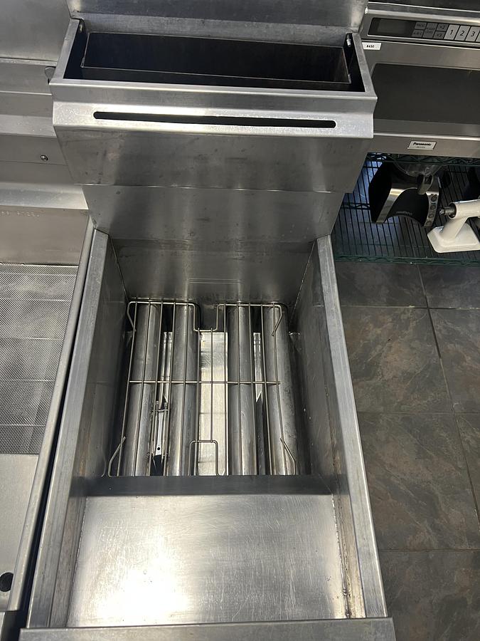 Used Dean Commercial Gas Deep Fryer – Stainless Steel Floor Model