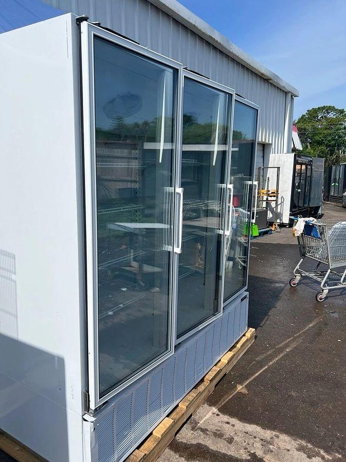 Used Master-Bilt BMG-74 White Bottom Mounted Full-Height Swing Glass Door Refrigerated Merchandiser 78” 70.2 Cu. Ft.Master-Bilt BMG-74 White Bottom Mounted Full-Height Swing Glass Door Refrigerated Merchandiser 78” 70.2 Cu. Ft.