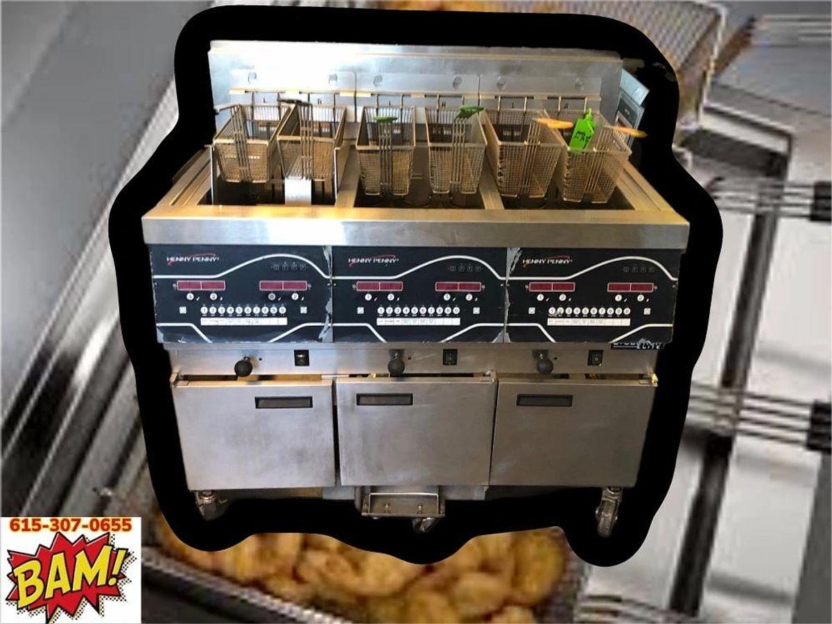 Used Henny Penny 3 Well Electric Open Freestanding Fryer with Oil Filtration System 208 volts 3 phaseHenny Penny 3 Well Electric Open Freestanding Fryer with Oil Filtration System 208 volts 3 phase