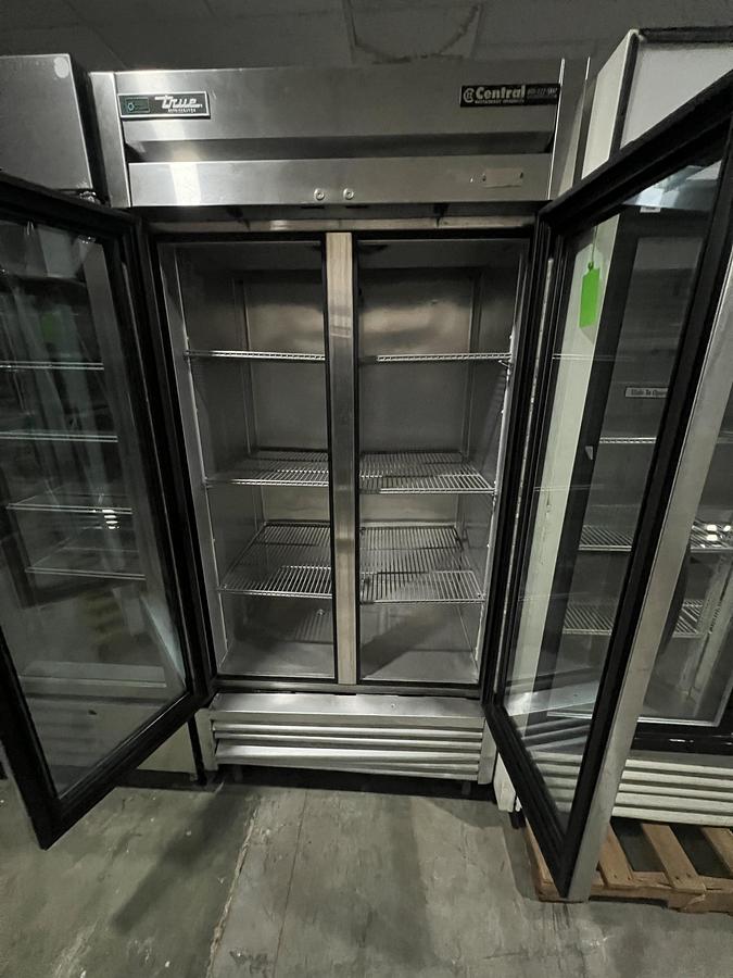 Refurbished True 2 Glass Door Reach-In Refrigerator Commercial Stainless Steel Cooler