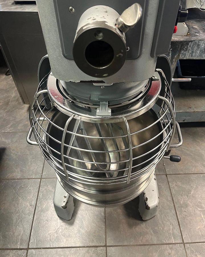 Used Hobart HL400-1 Legacy 40-Quart 3-Speed 1 1/2 HP All-Purpose Commercial Planetary Mixer With Attachment, 200-240 Volts, 1-phaseHobart HL400-1 Legacy 40-Quart 3-Speed 1 1/2 HP All-Purpose Commercial Planetary Mixer With Attachment, 200-240 Volts, 1-...