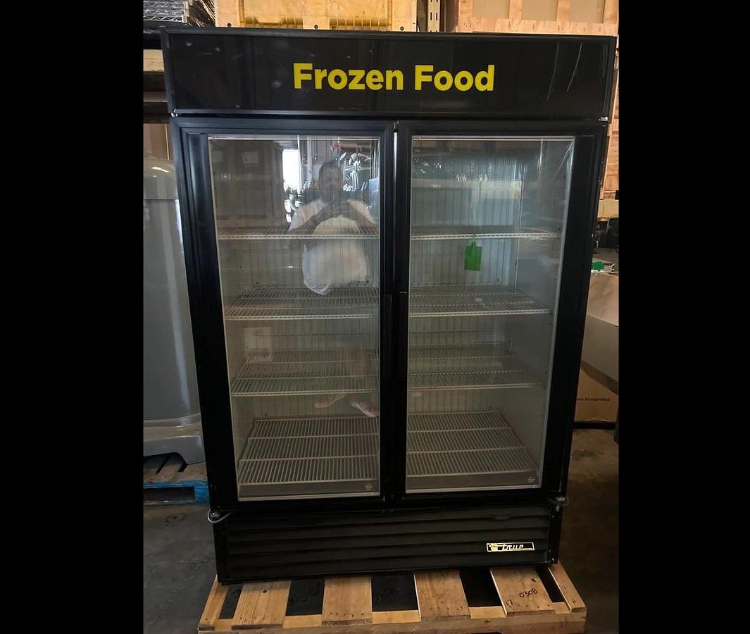 Used True GDM-49F Two Section Display Freezer w/ Right Hinged Swing Doors - Bottom Mount Compressor, BlackTrue GDM-49F Two Section Display Freezer w/ Right Hinged Swing Doors - Bottom Mount Compressor, Black