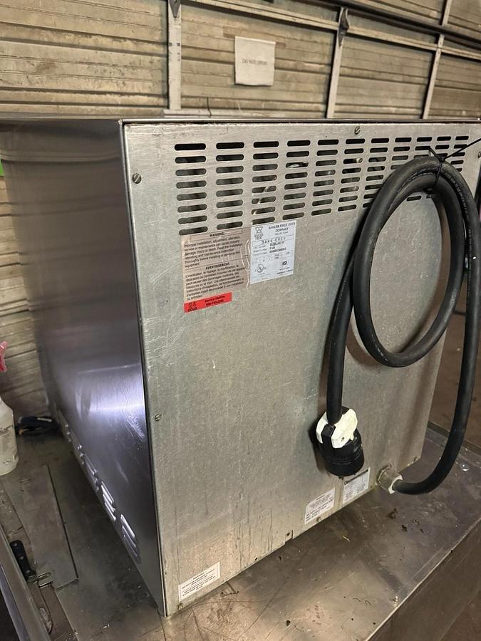 Used Bakers Pride P44: - 4 Deck Pizza Pretzel Oven 200V 3PH Brick Countertop Works