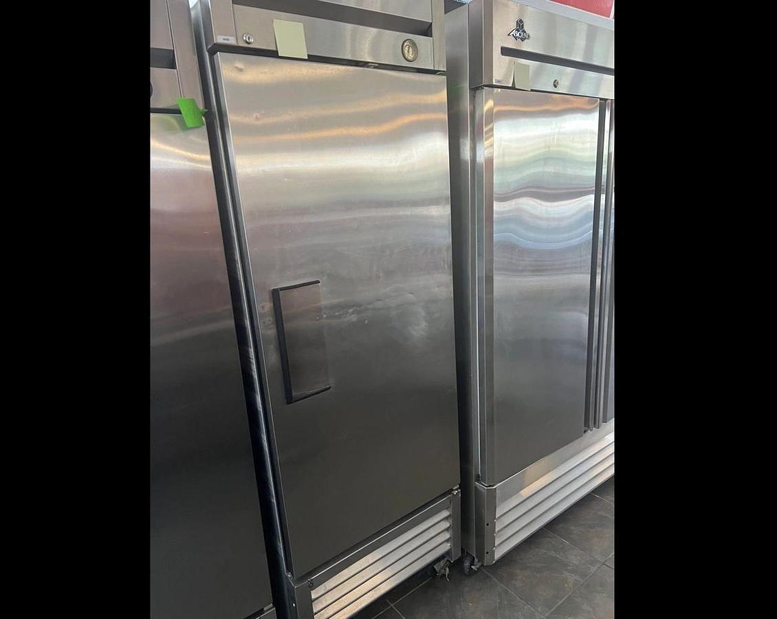 Used Used: True T-23-HC 27” One Section Reach In Refrigerator, (1) Right Hinge Solid Door, 115vUsed: True T-23-HC 27” One Section Reach In Refrigerator, (1) Right Hinge Solid Door, 115v