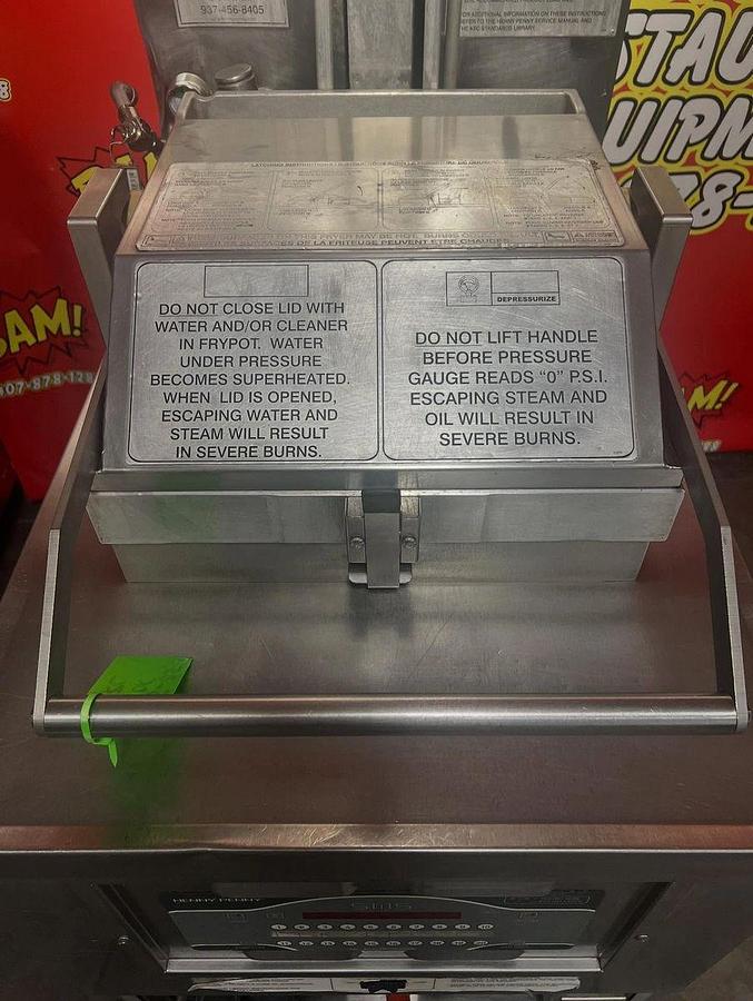 Used Henny Penny PFG690.09 26” 8-Head Natural Gas Pressure FryerHenny Penny PFG690.09 26” 8-Head Natural Gas Pressure Fryer