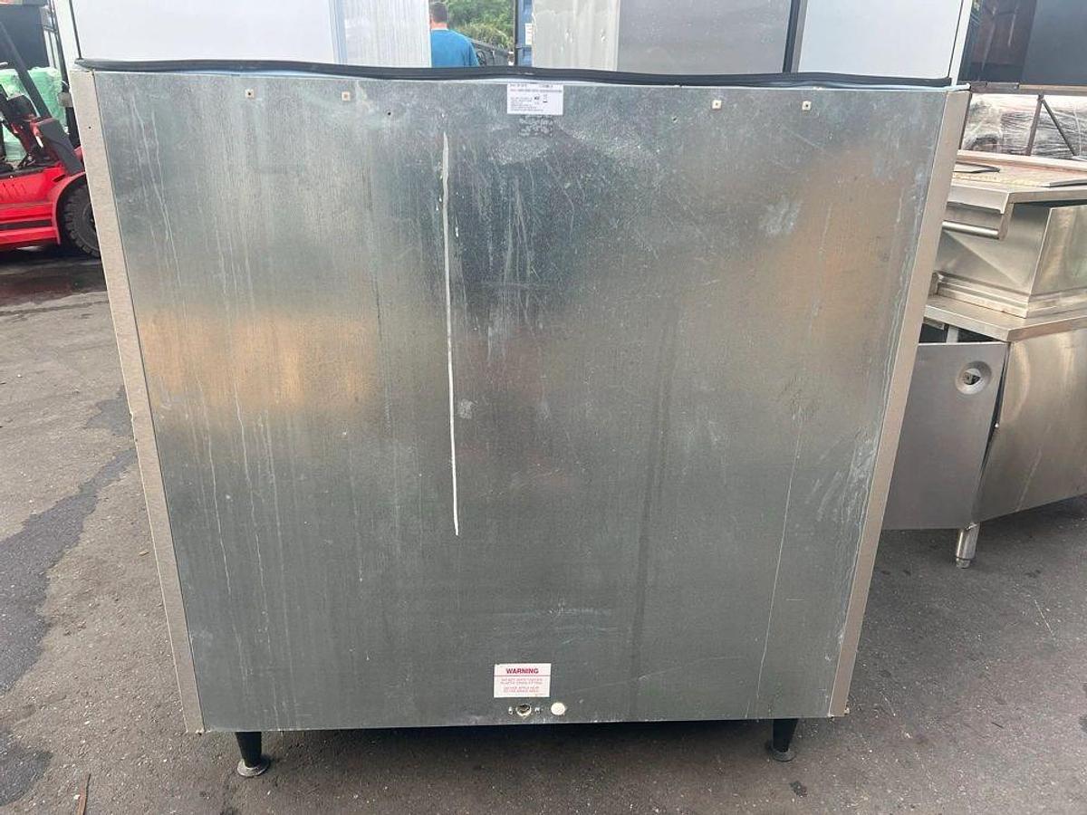 Used Ice-O-Matic B110PS Reinforced Ice Storage Bin - 854 lb.Ice-O-Matic B110PS Reinforced Ice Storage Bin - 854 lb.