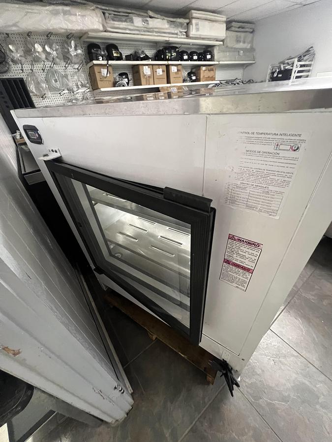 Refurbished Tor Rey Refrigerated Deli Display Case Curved Glass Commercial Merchandiser