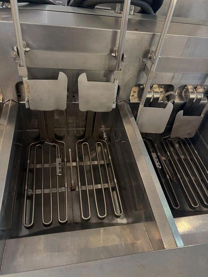 Used Frymaster FPPH317BLSE Electric Fryer - (3) 50 lb Vats, Floor Model, 208v/3phFrymaster FPPH317BLSE Electric Fryer - (3) 50 lb Vats, Floor Model, 208v/3ph