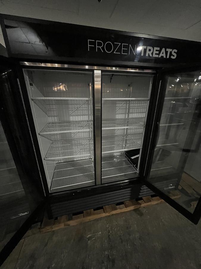 Refurbished True 3 Door Glass Door Commercial Freezer Merchandiser Frozen Food Display