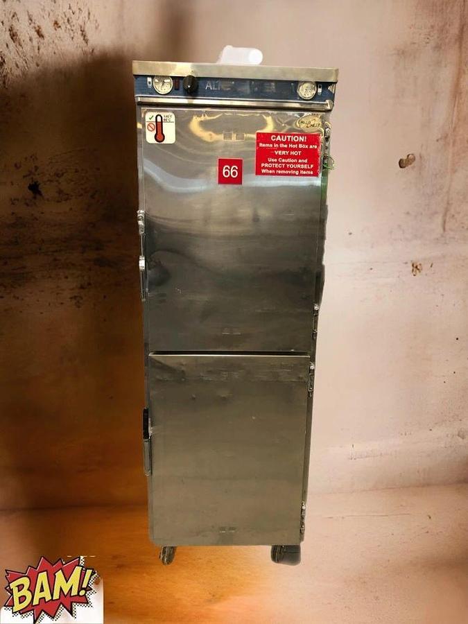 Used Alto-Shaam 1200-UP Mobile 16 Pan Dutch Door Holding Cabinet with Universal Racks - 208/240VAlto-Shaam 1200-UP Mobile 16 Pan Dutch Door Holding Cabinet with Universal Racks - 208/240V