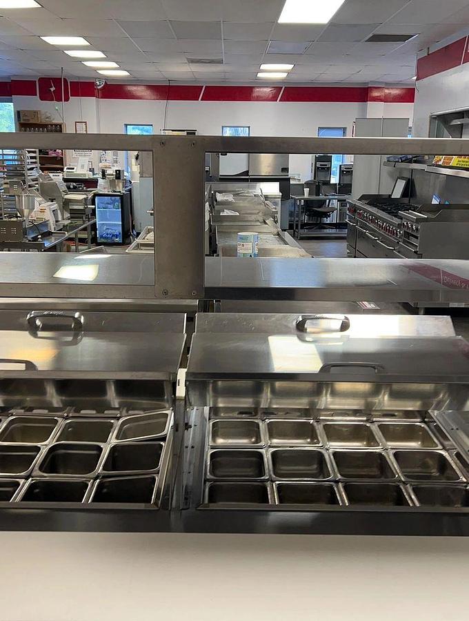 Used Turbo Air TST-60SD-24-N 60 1/4” Super Deluxe Mega Top Sandwich/Salad Prep Table w/ Refrigerated Base, 115vTurbo Air TST-60SD-24-N 60 1/4” Super Deluxe Mega Top Sandwich/Salad Prep Table w/ Refrigerated Base, 115v