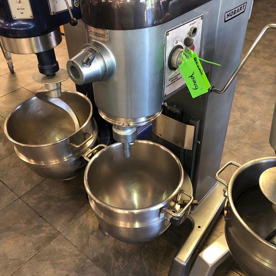 Used Hobart D330- 30-quart mixer with bowl and hook- Working- 208v 3 PhaseHobart D330- 30-quart mixer with bowl and hook- Working- 208v 3 Phase