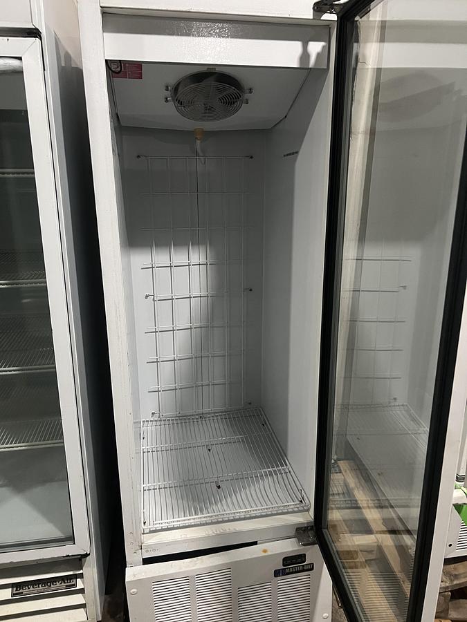 Refurbished Master-Bilt 1 Door Glass Merchandiser Commercial Refrigerator Cooler 115V