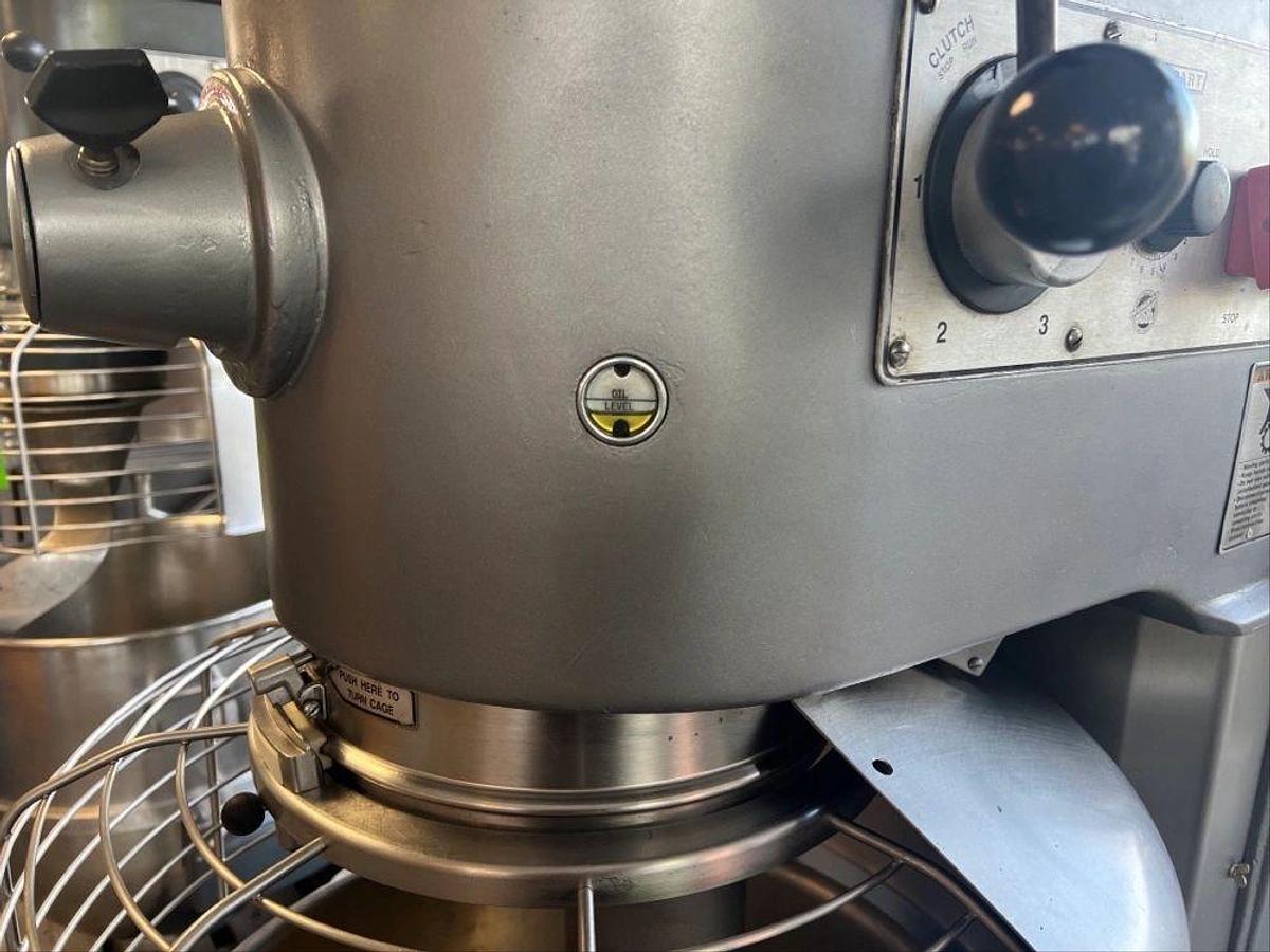 Used HOBART M-802 3HP STAINLESS STEEL BOWL & HOOK WITH BOWL GUARD 200V/60/1PHHOBART M-802 3HP STAINLESS STEEL BOWL & HOOK WITH BOWL GUARD 200V/60/1PH