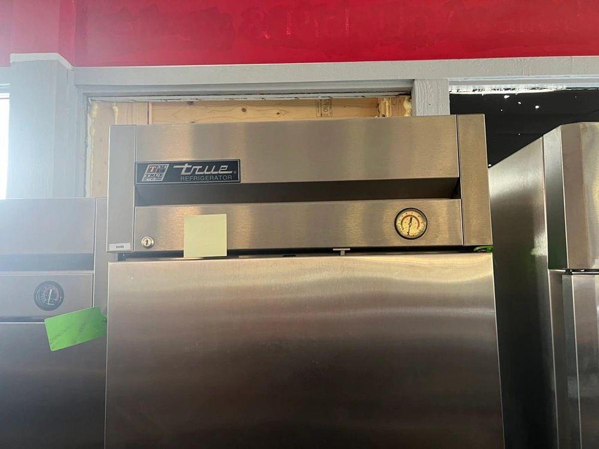 Used Used: True T-23-HC 27” One Section Reach In Refrigerator, (1) Right Hinge Solid Door, 115vUsed: True T-23-HC 27” One Section Reach In Refrigerator, (1) Right Hinge Solid Door, 115v