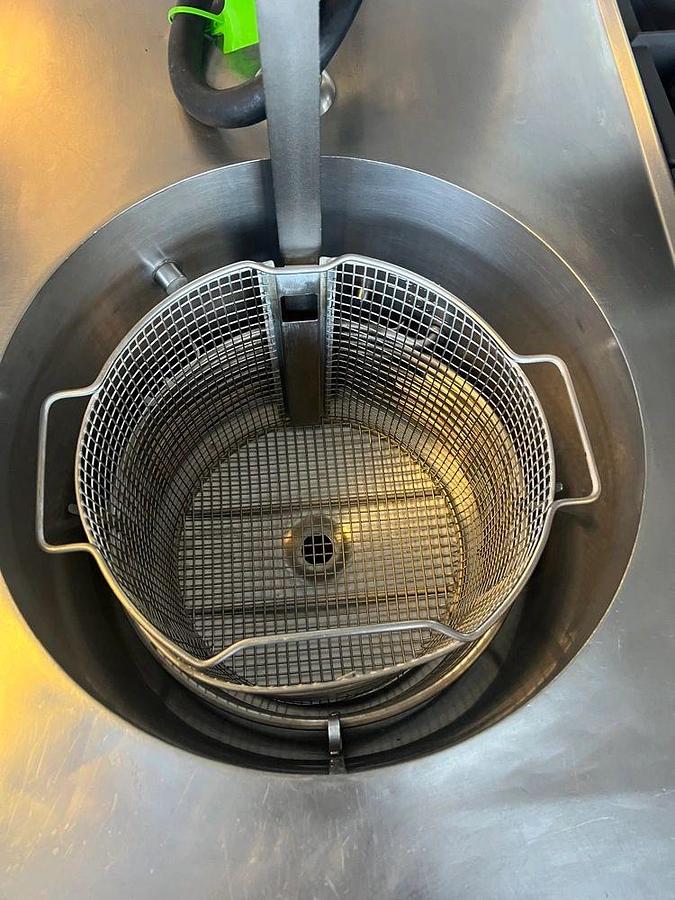 Used Giles GEF-720 Electric Kettle Fryer, 75 lbs Fat / 24 lb. Product Capacity, NICEGiles GEF-720 Electric Kettle Fryer, 75 lbs Fat / 24 lb. Product Capacity, NICE