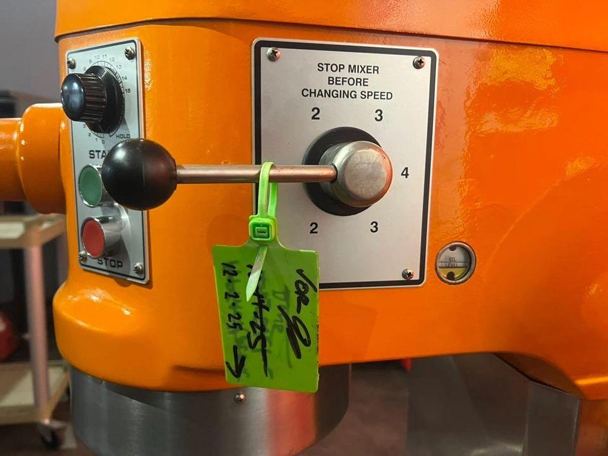 Used HOBART H-600 MIXER 1 HP • 1-Phase • 230VHOBART H-600 MIXER 1 HP • 1-Phase • 230V