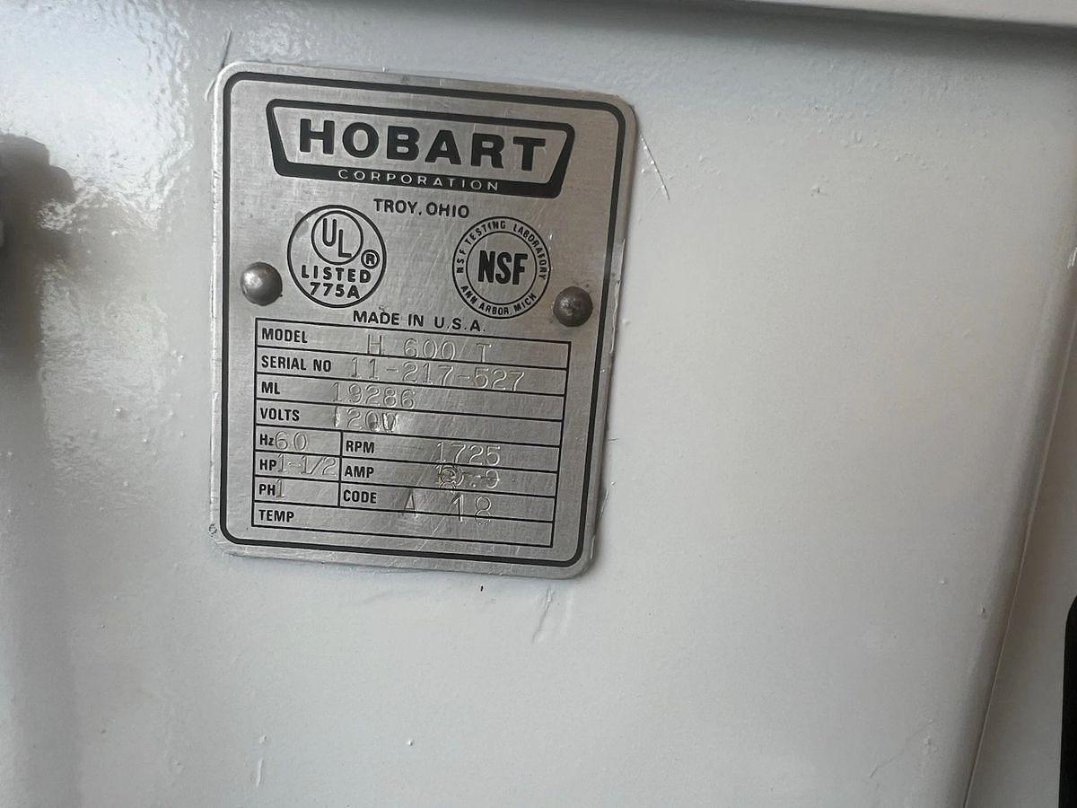 Used Hobart H600 60 Qt Mixer 1/2HP - 1Ph - 120V - Stainless Bowl And Dough PaddleHobart H600 60 Qt Mixer 1/2HP - 1Ph - 120V - Stainless Bowl And Dough Paddle