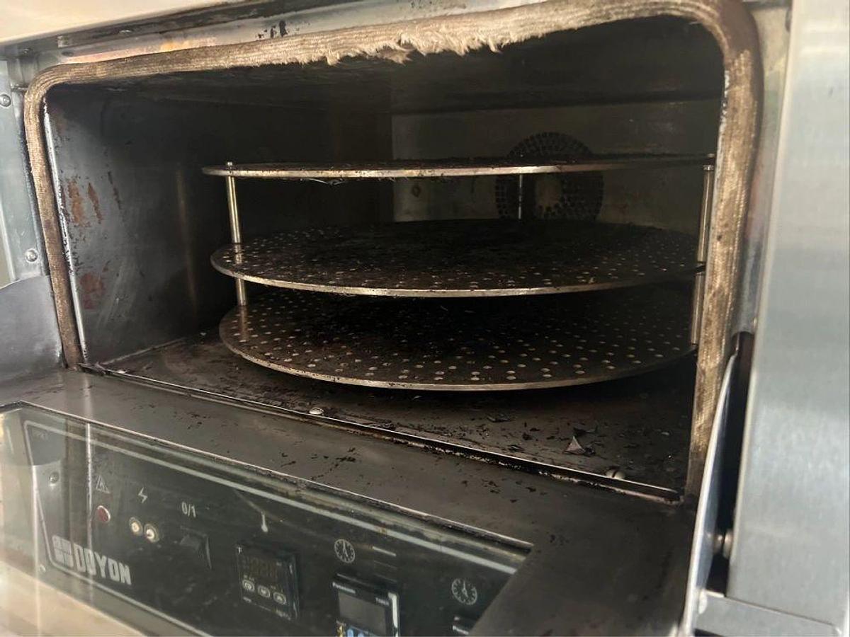 Used Doyon Model FPR3 - 3 Rotating Deck Pizza Oven - 208V 1 PhaseDoyon Model FPR3 - 3 Rotating Deck Pizza Oven - 208V 1 Phase