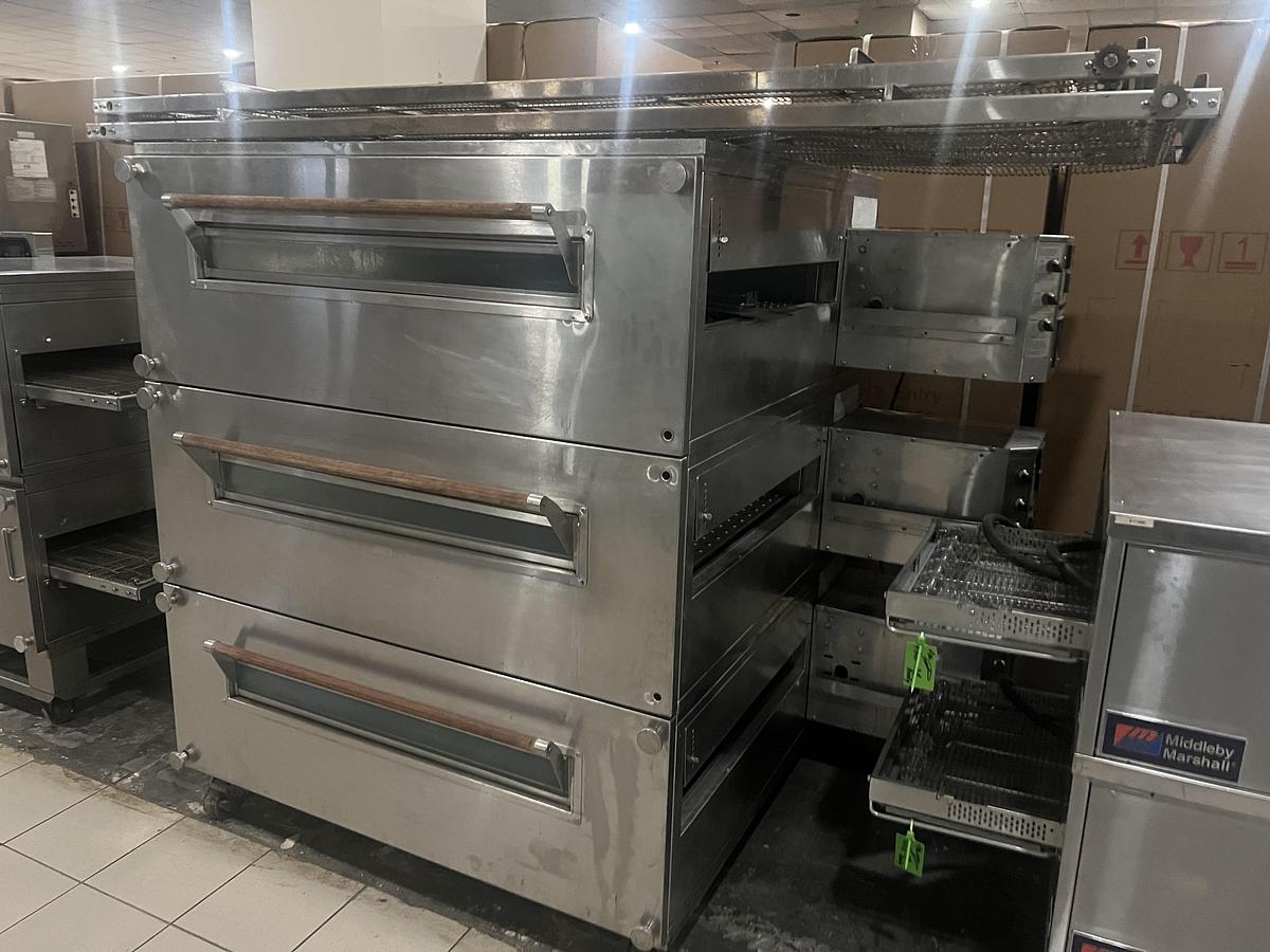 Used Middleby Marshall Double Stack Conveyor Pizza Oven – Top Oven Working – Bottom Oven for Parts/Storage