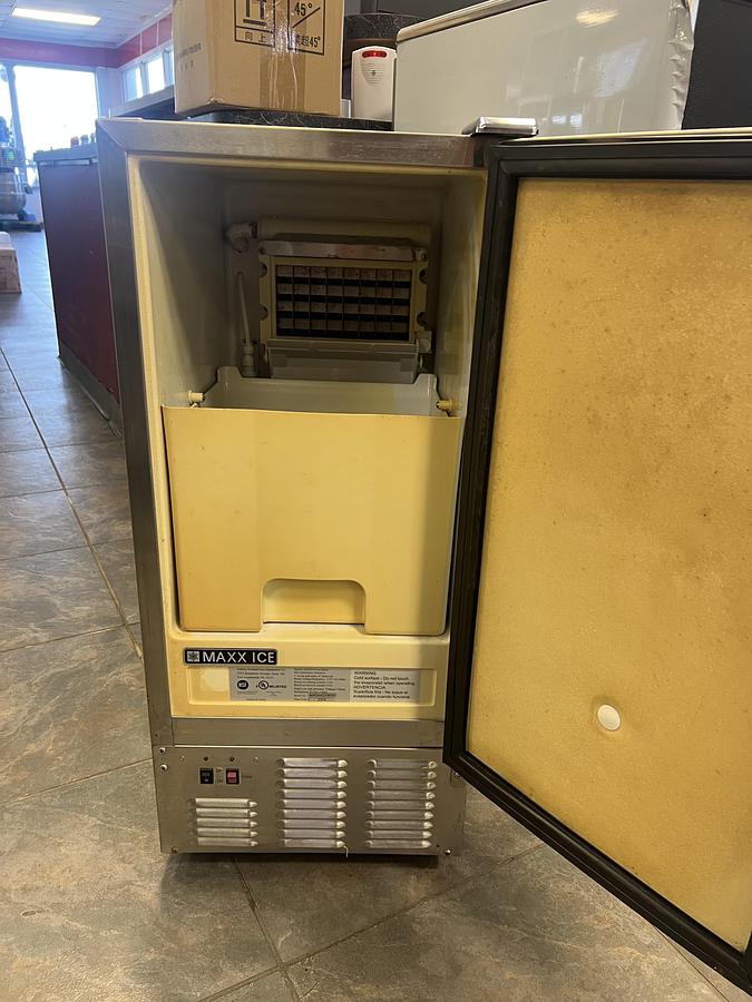 Used MAXX ICE Commercial Undercounter Refrigerator – Stainless Steel – Self-Contained